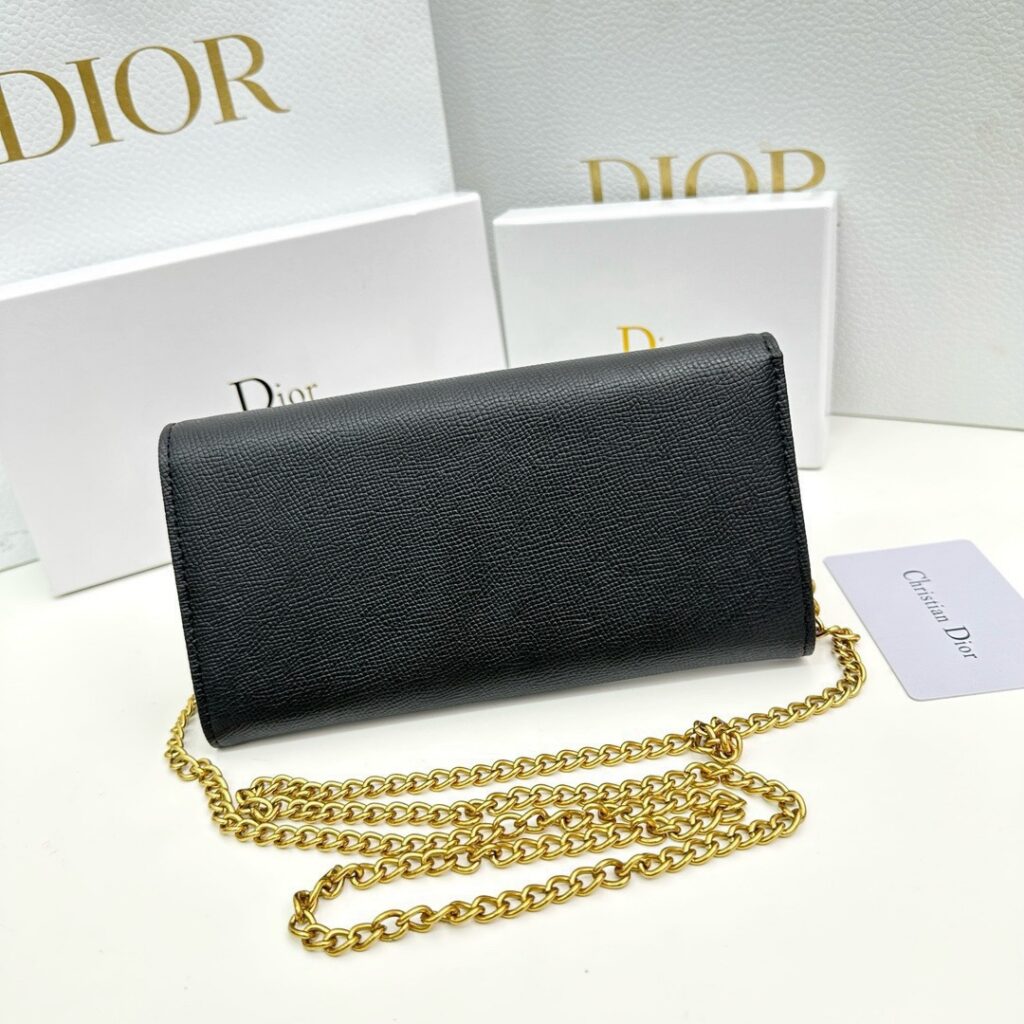 Dior P100 D23 19 10 Bag 19 x 10.5 x editorial product context 3