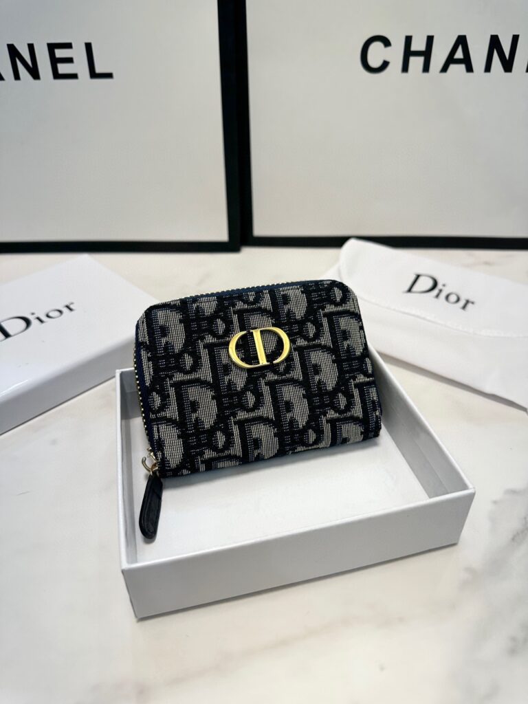 Dior 10 Oblique Black Card Holder 5 x 7 cm editorial product context 1