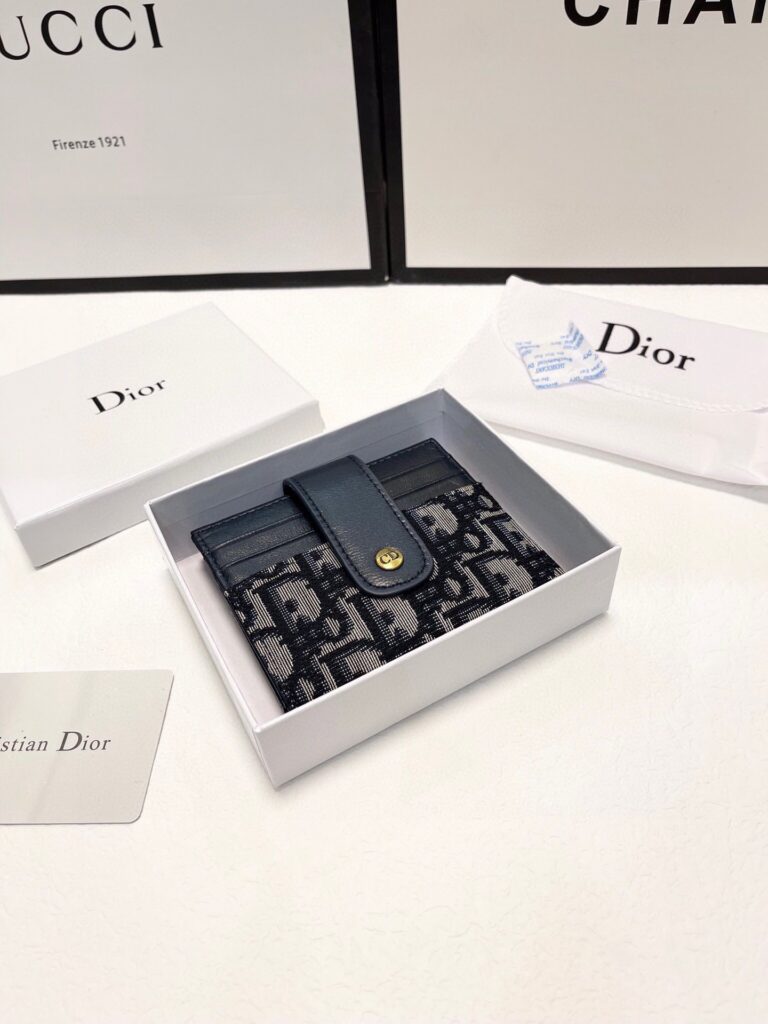 Designer 12 Black Card Holder 11 x 10 cm editorial product context 1