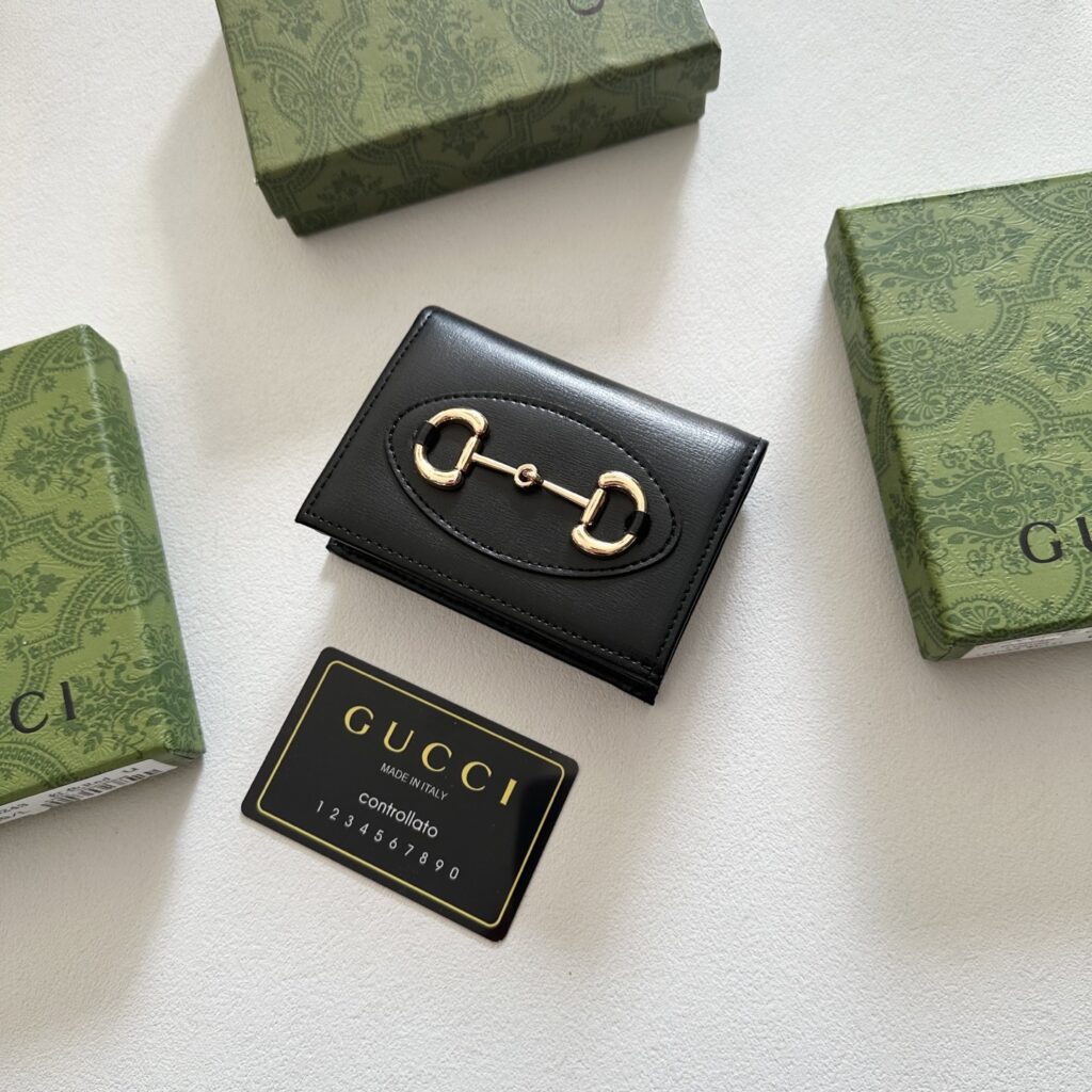Gucci 11 Gg Supreme Black Canvas Card Holder 5 x 3 cm editorial product context 2