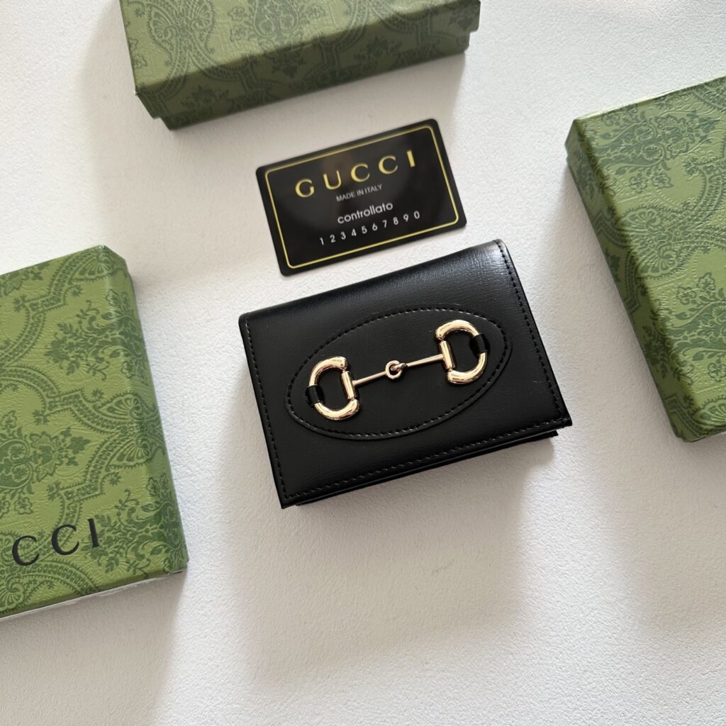 Gucci 11 Gg Supreme Black Canvas Card Holder 5 x 3 cm editorial product context 1
