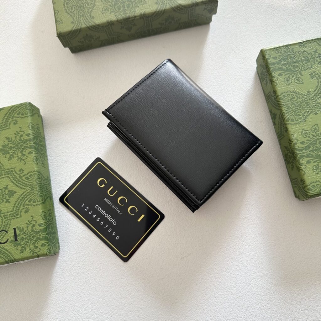Gucci 11 Gg Supreme Black Canvas Card Holder 5 x 3 cm editorial product context 3