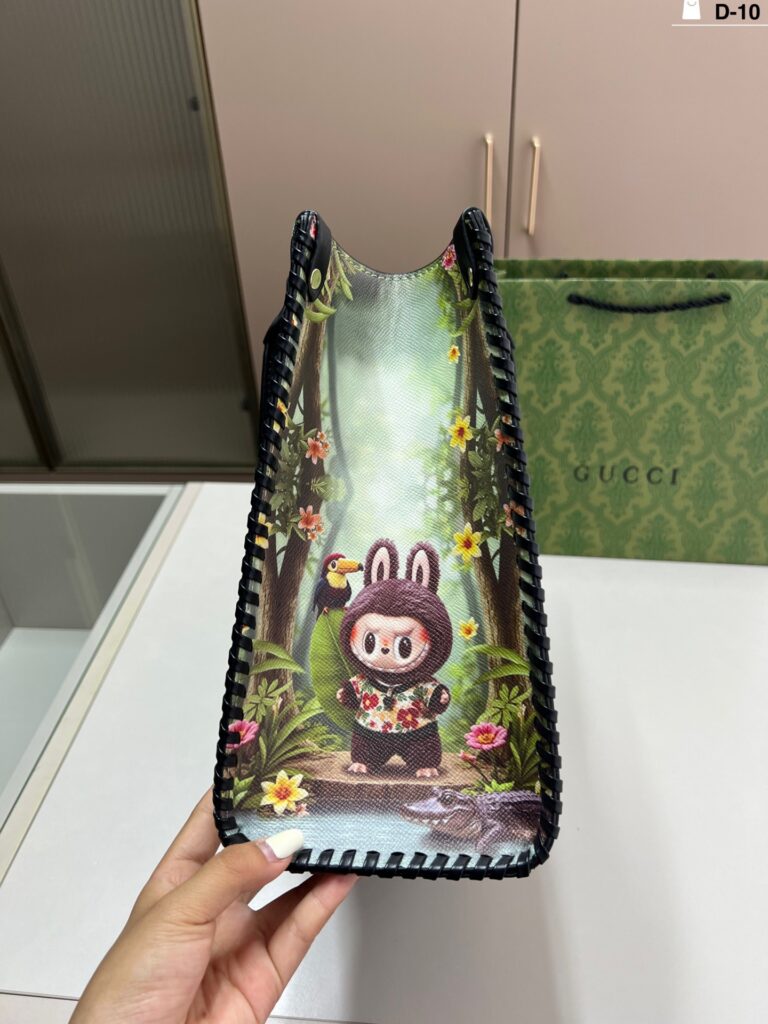 Designer p170 10 32 27 28 21 Tote Bag 32 editorial product context 2