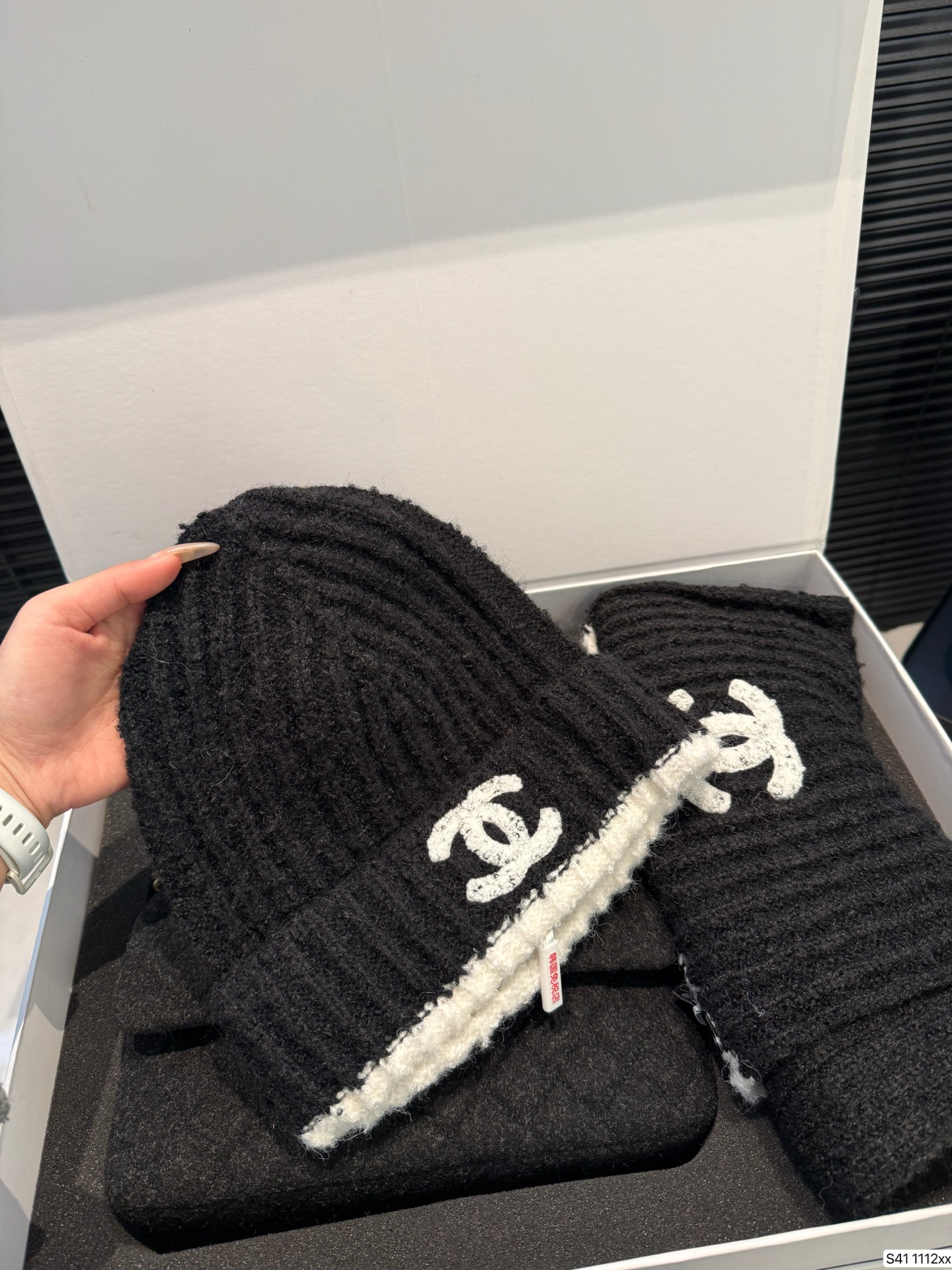 Chanel P240 CF 25 16 1112 Scarf