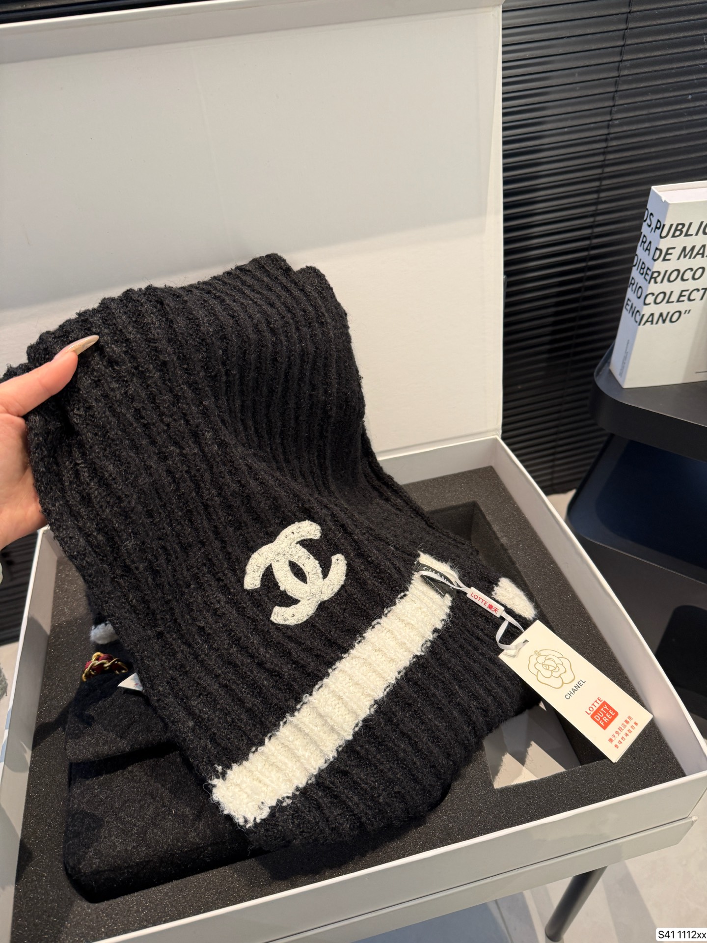 Chanel P240 CF 25 16 1112 Scarf