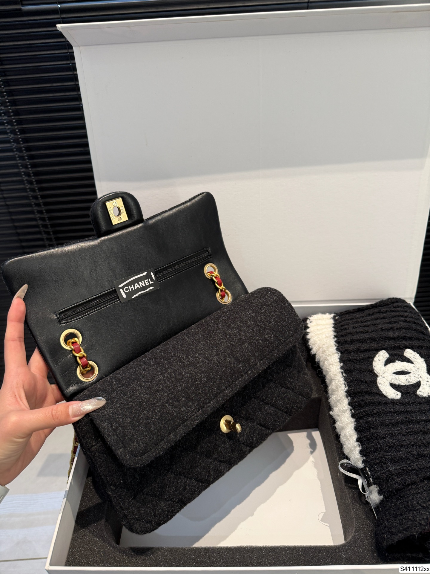 Chanel P240 CF 25 16 1112 Scarf