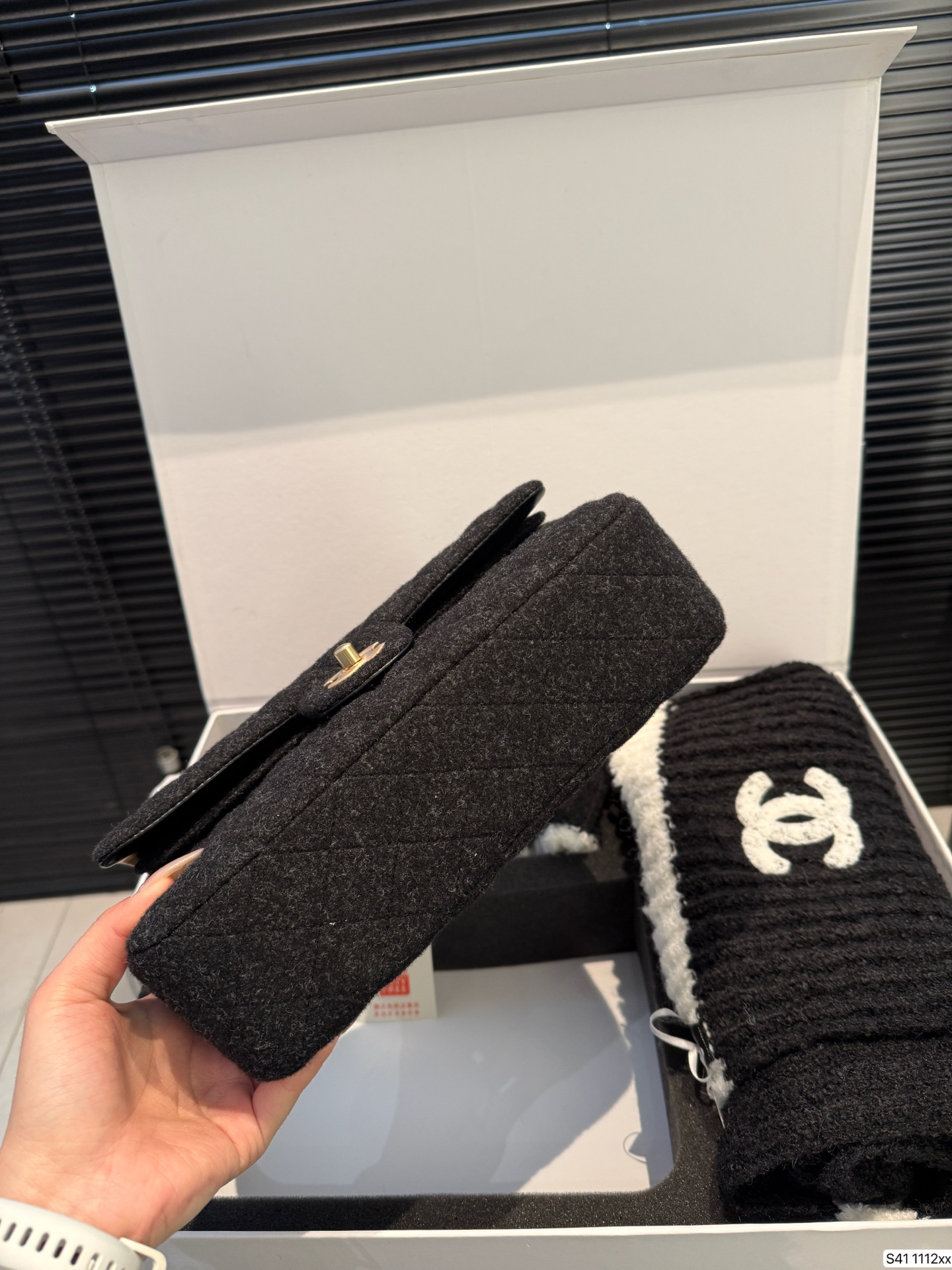 Chanel P240 CF 25 16 1112 Scarf
