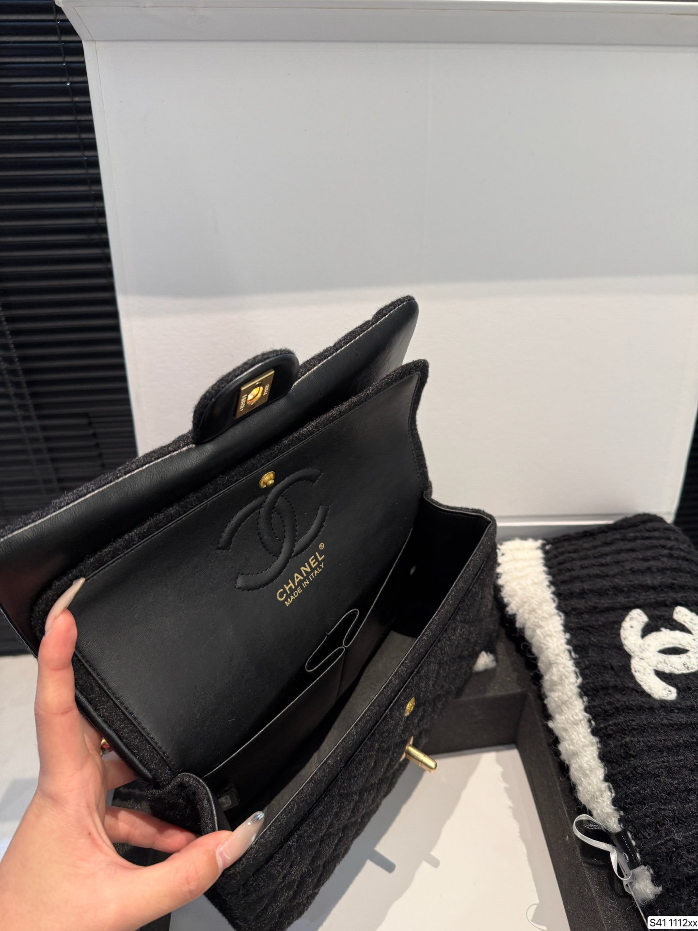 Chanel P240 CF 25 16 1112 Scarf