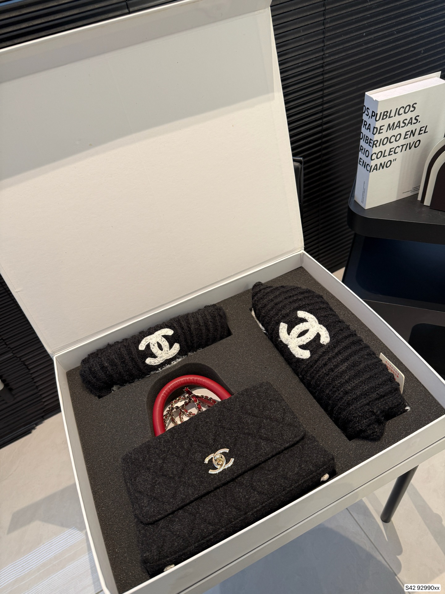 Chanel P245 23 16 Scarf