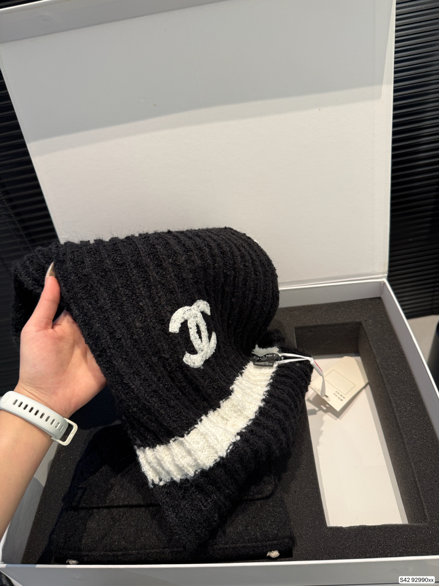 Chanel P245 23 16 Scarf