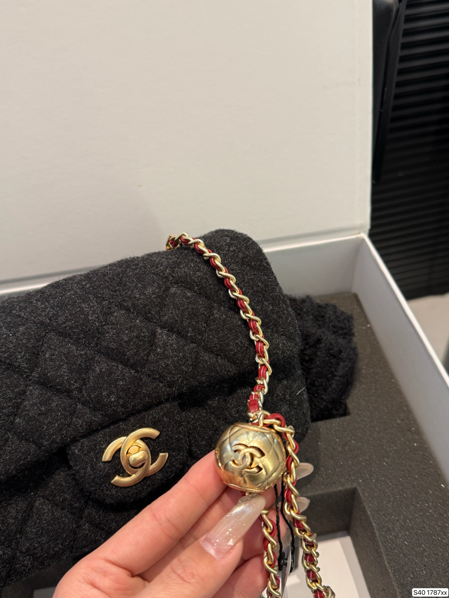 Chanel P235 19 12 1787 Scarf