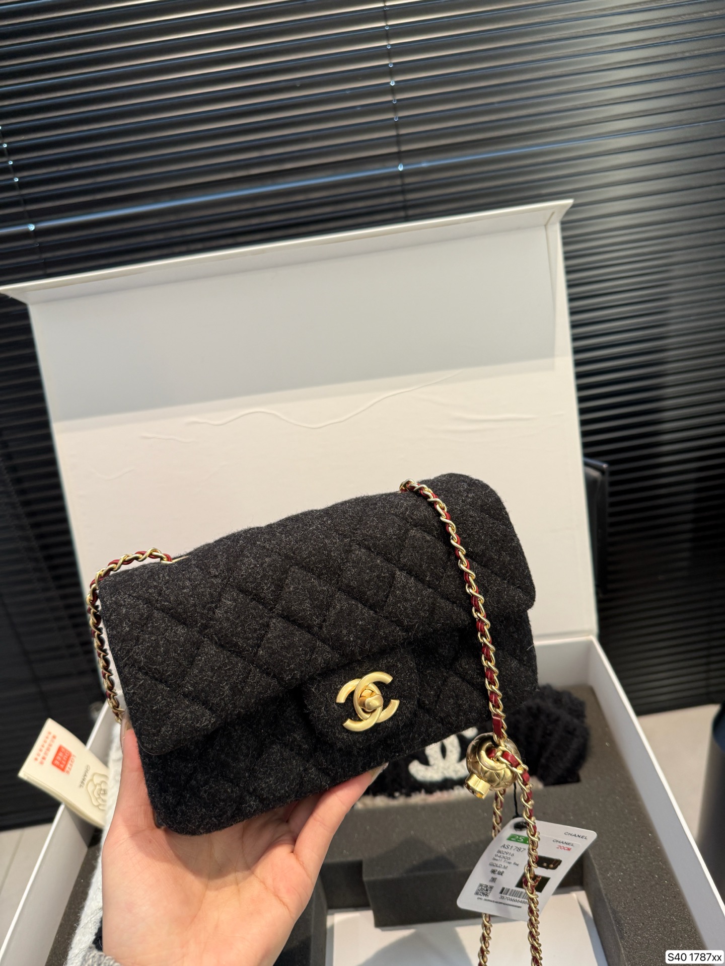 Chanel P235 19 12 1787 Scarf