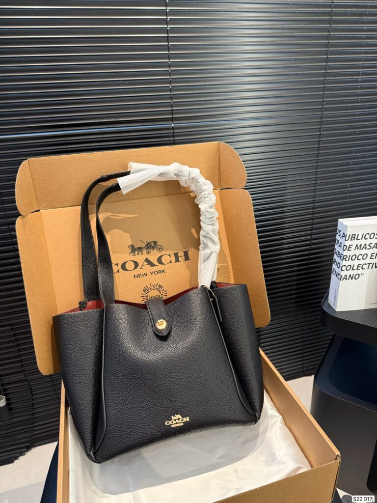 Coach P145 25 24 017 Tote Bag editorial product context 1