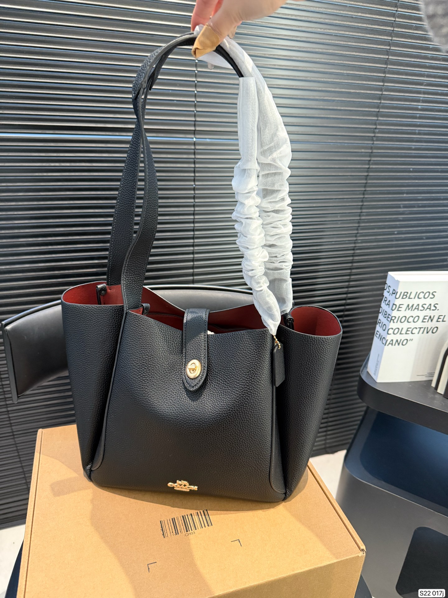 Coach P145 25 24 017 Tote Bag