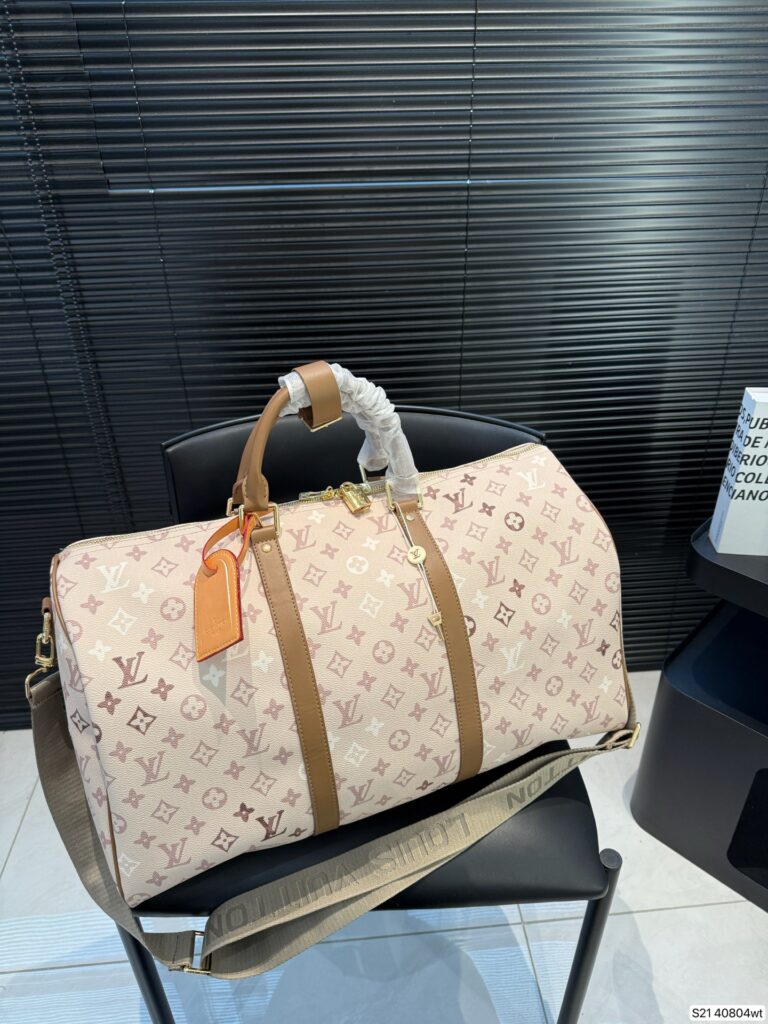 Designer P140lv Bag editorial product context 2
