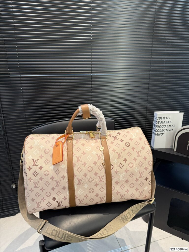 Designer P140lv Bag editorial product context 3