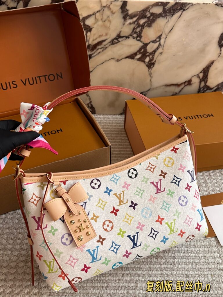 Louis Vuitton Carryall Neverfull 34 Crossbody Bag 19 cm editorial product context 1
