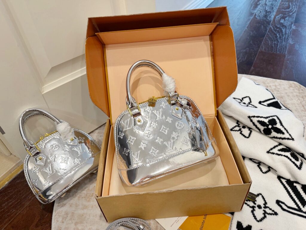 Louis Vuitton Alma Leather Bag 18 cm editorial product context 1