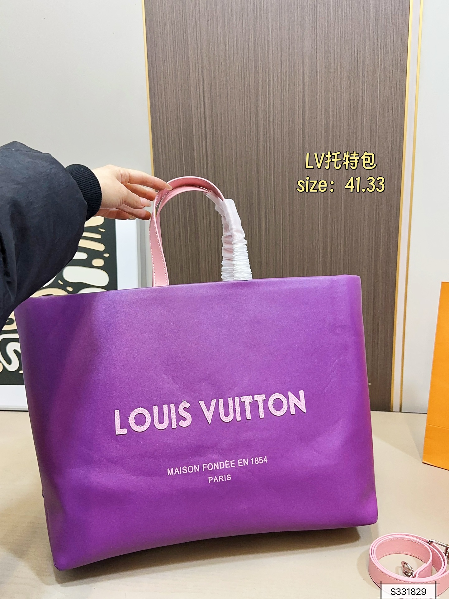 Louis Vuitton 130 41 33 Tote Bag