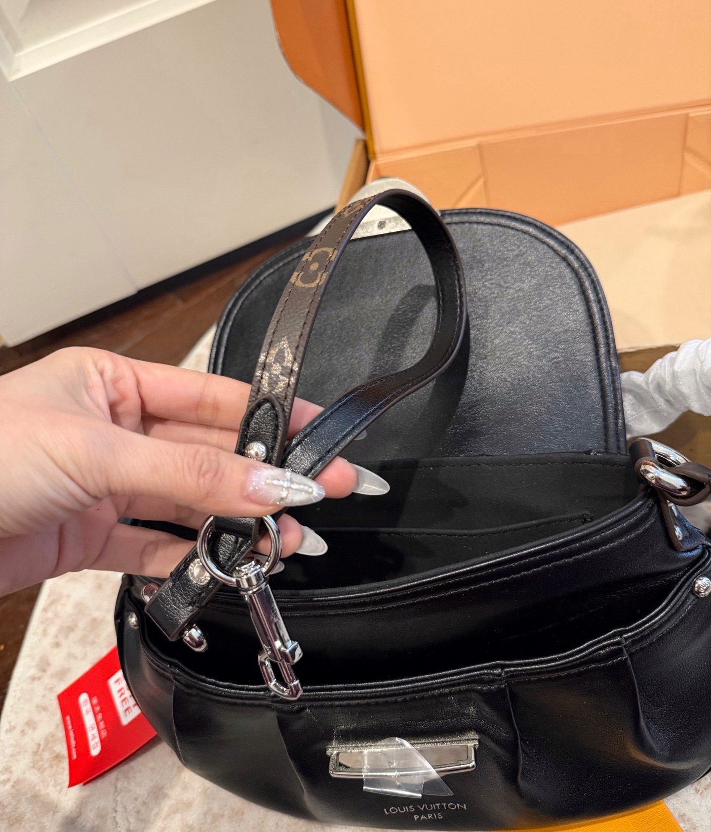 Louis Vuitton p135 Sunset 27 Bag