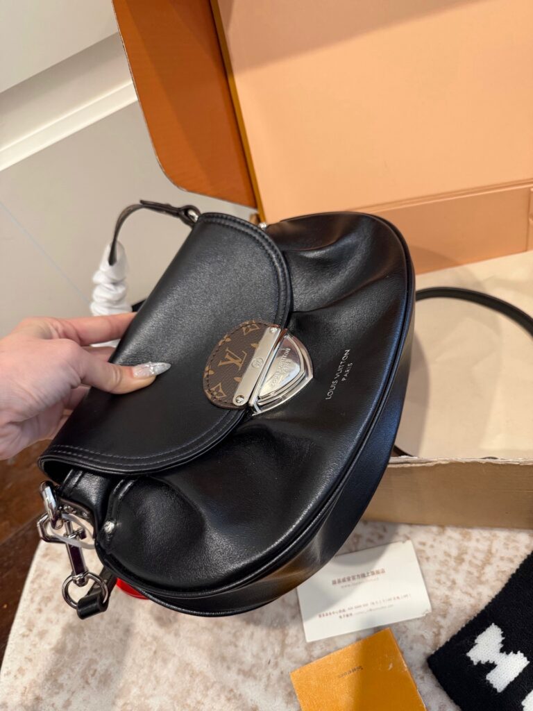 Louis Vuitton Sunset 27 Crossbody Bag 16 cm editorial product context 3