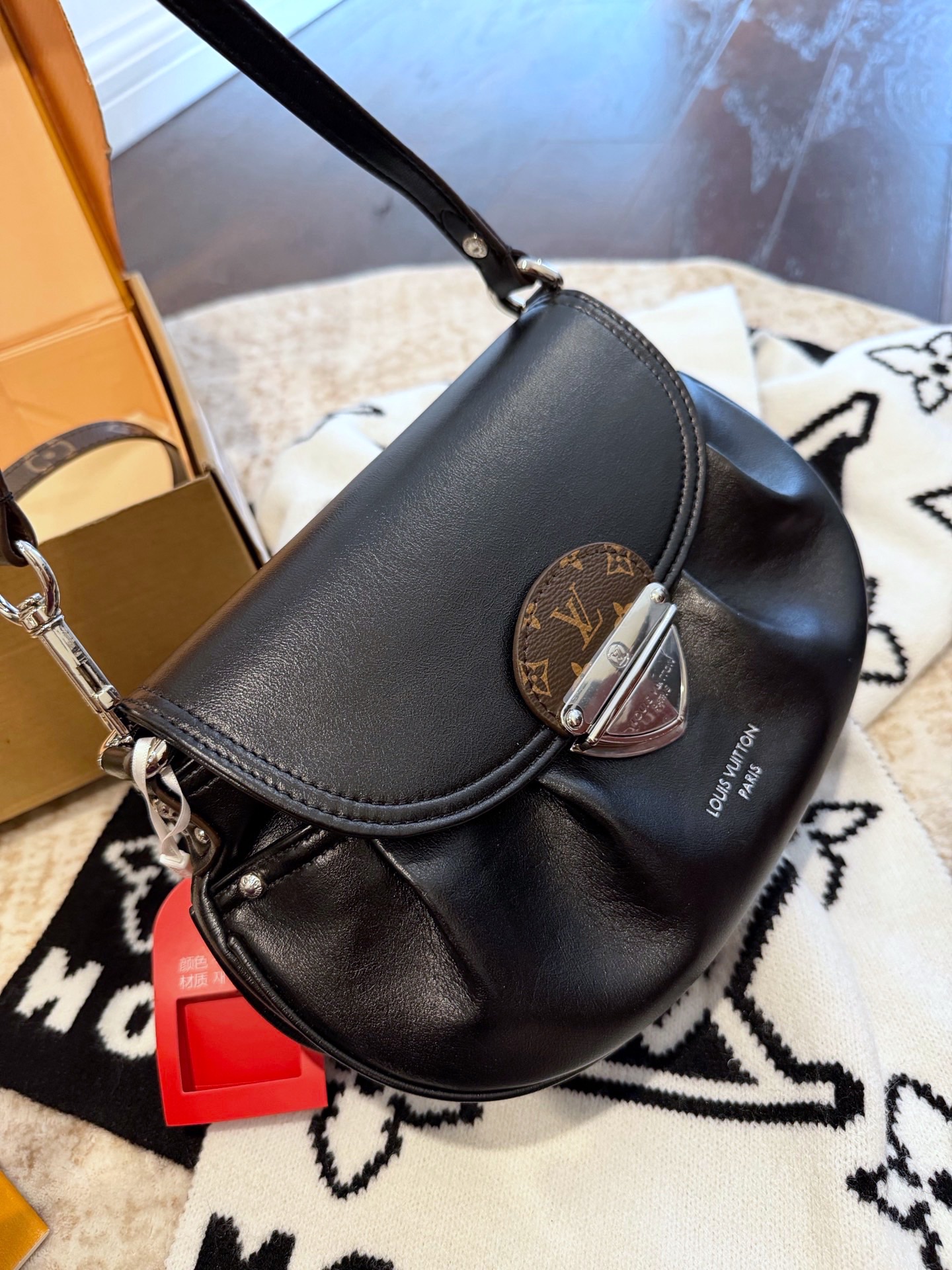 Louis Vuitton p135 Sunset 27 Bag