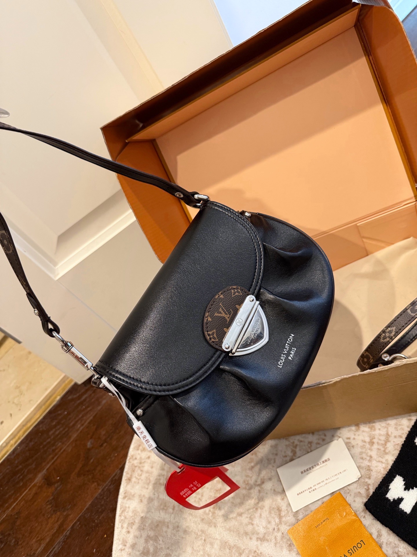 Louis Vuitton p135 Sunset 27 Bag