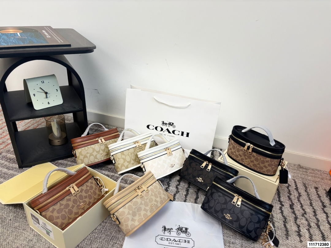 Coach p135 22 13 Wallet