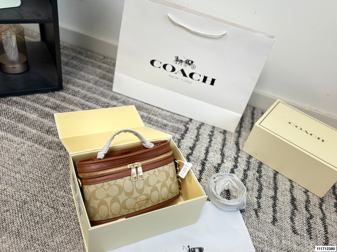Coach p135 22 13 Wallet