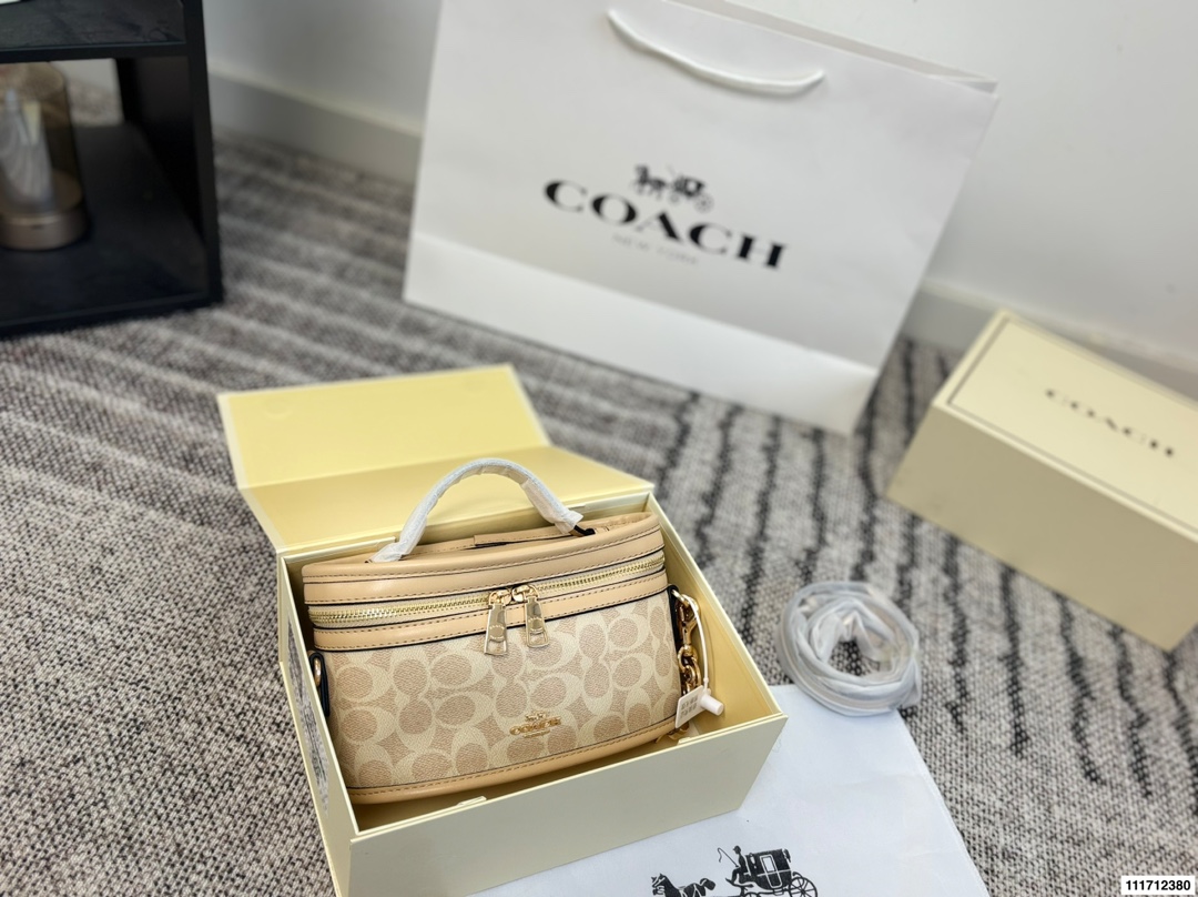 Coach p135 22 13 Wallet