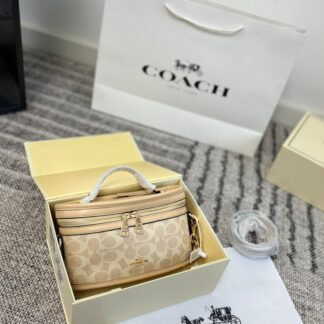 Coach p135 22 13 Wallet