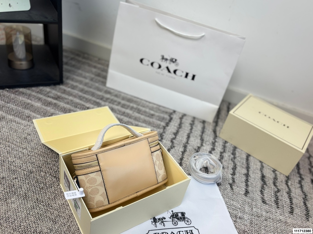 Coach p135 22 13 Wallet