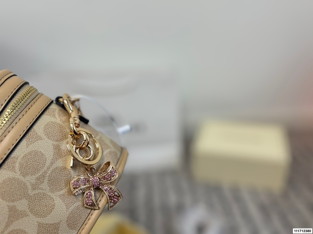 Coach p135 22 13 Wallet