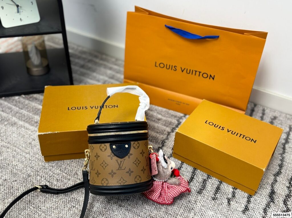 Louis Vuitton Hold Bag editorial product context 2