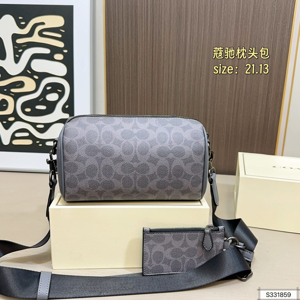 Coach 160 21 13 Crossbody Bag 21 x 13 cm editorial product context 1