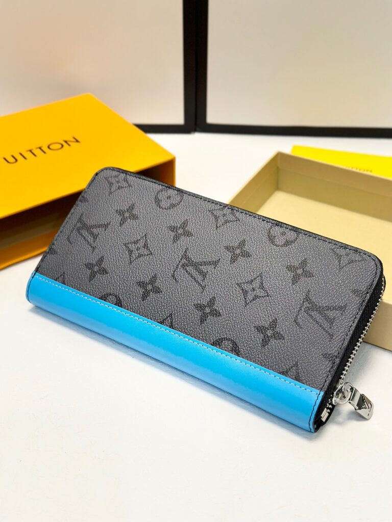Louis Vuitton Grey Bag 19 x 10 cm editorial product context 1