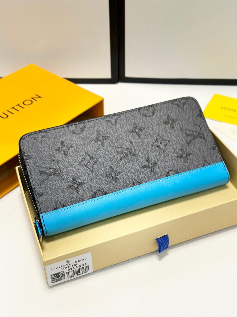 Louis Vuitton Grey Bag 19 x 10 cm editorial product context 2