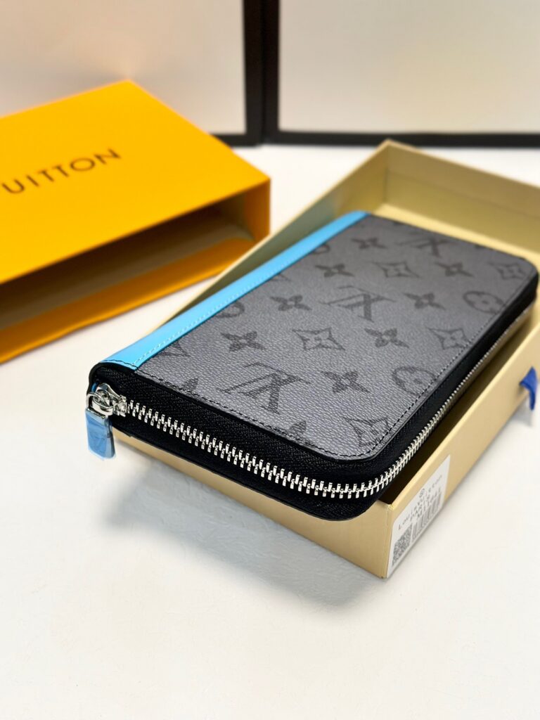 Louis Vuitton Grey Bag 19 x 10 cm editorial product context 3