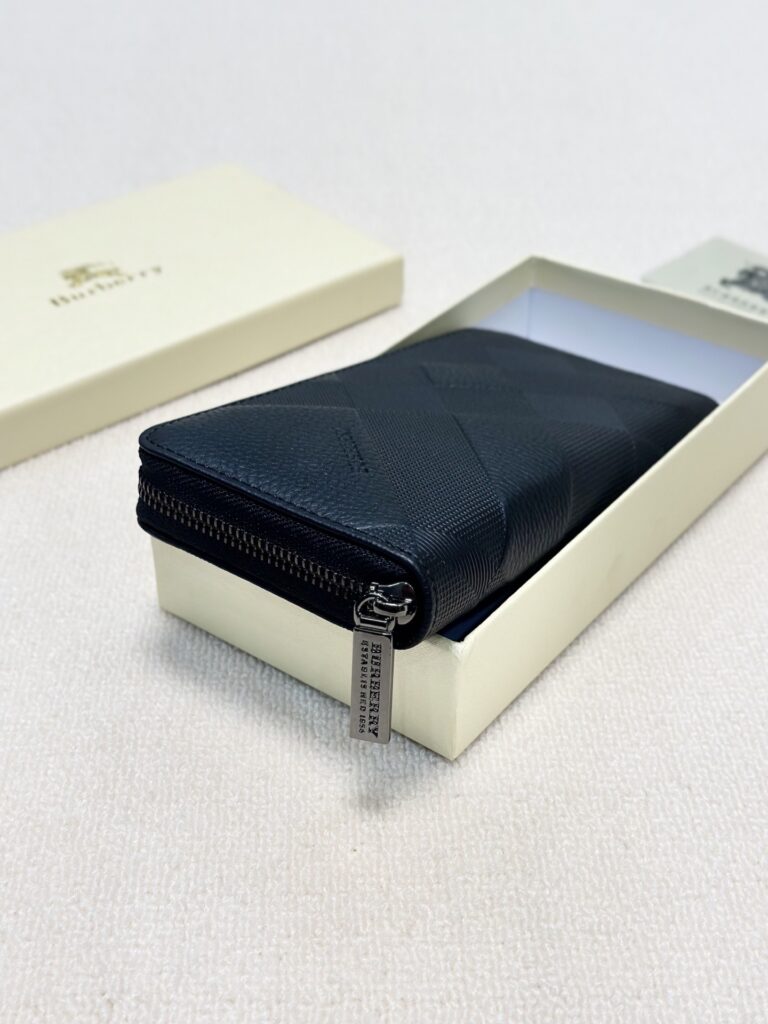 Burberry Black Leather Clutch 20 x 10 cm editorial product context 2
