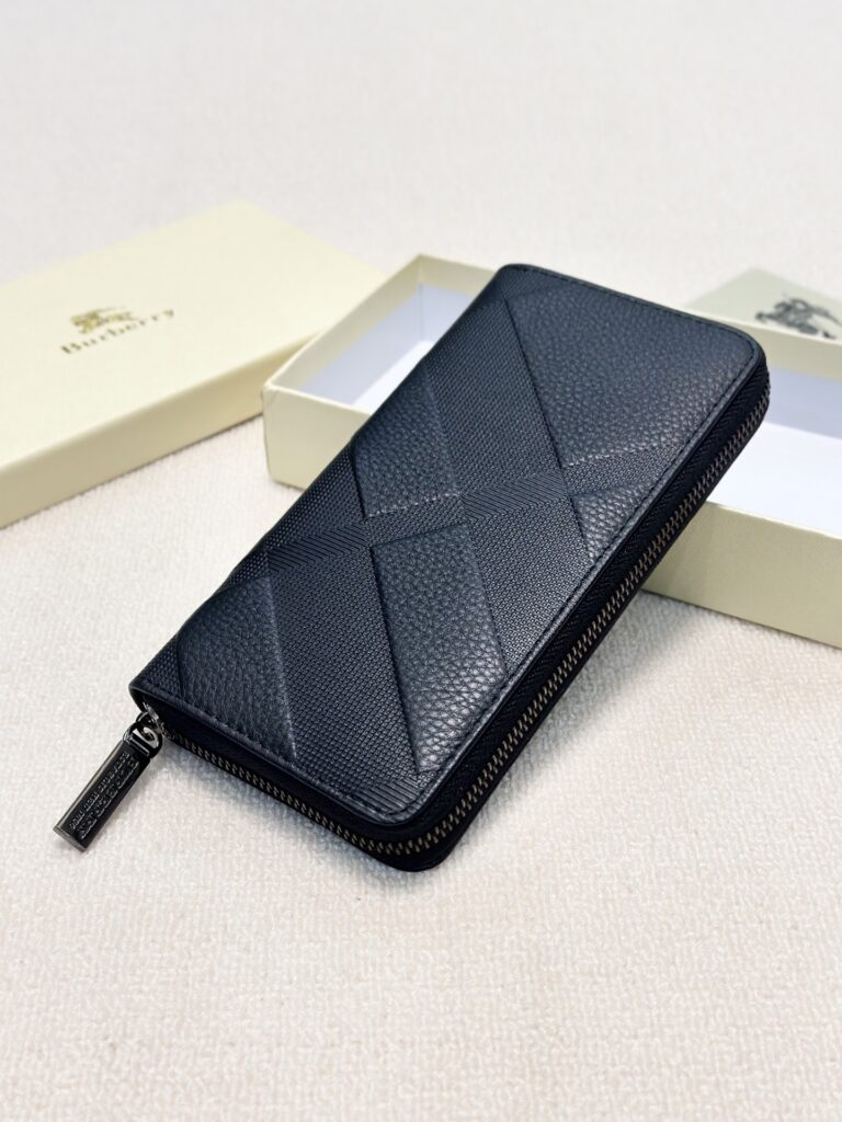 Burberry Black Leather Clutch 20 x 10 cm editorial product context 3