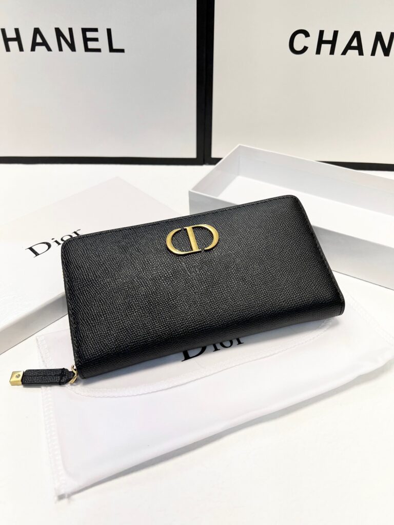 Dior Black Leather Clutch 19 x 10 cm editorial product context 1