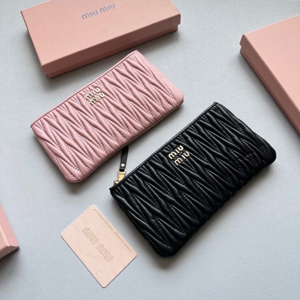 Miu Miu Black Leather Wallet 19 x 10 cm editorial product context 3