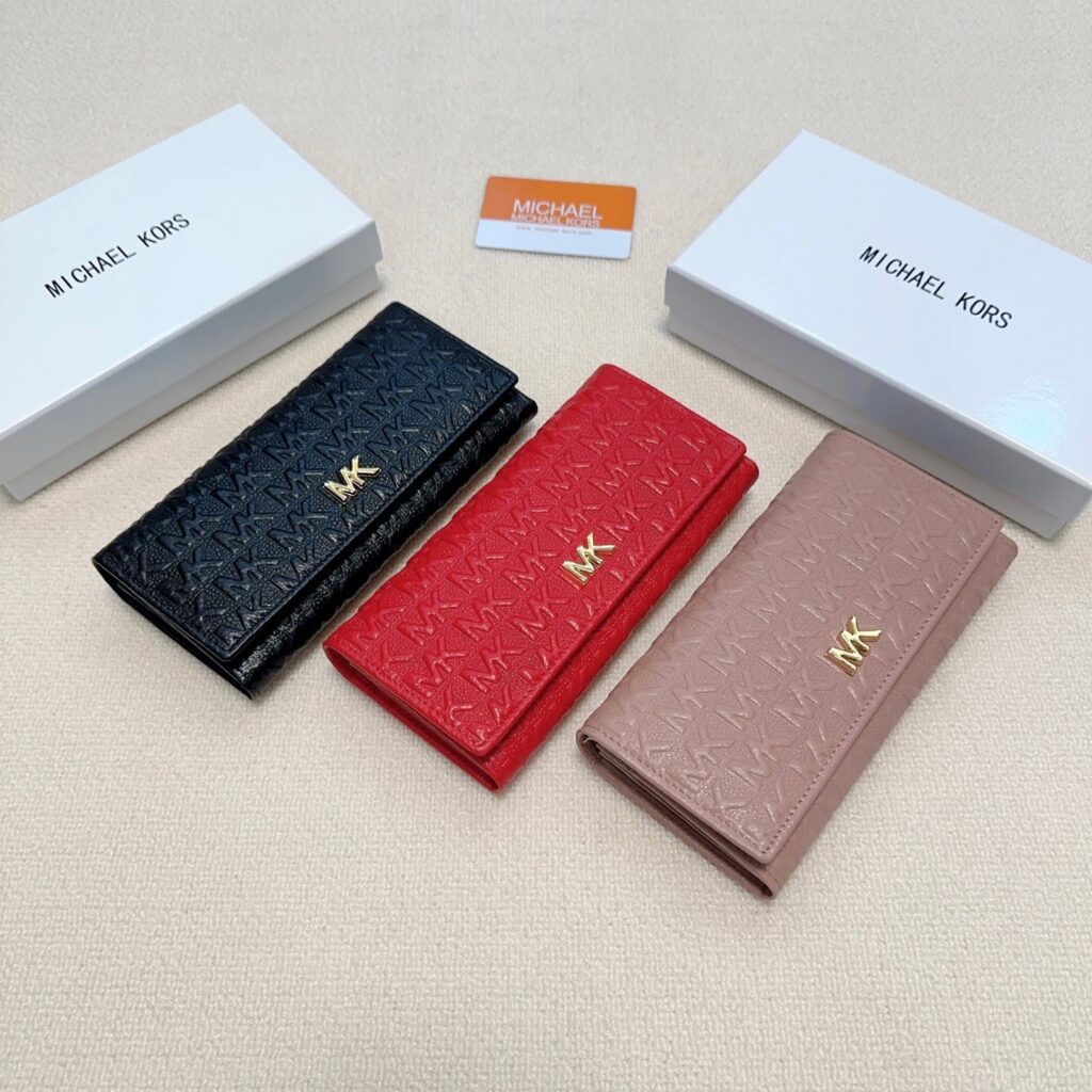 Designer Mk Black Leather Wallet 19 x 10 cm editorial product context 1