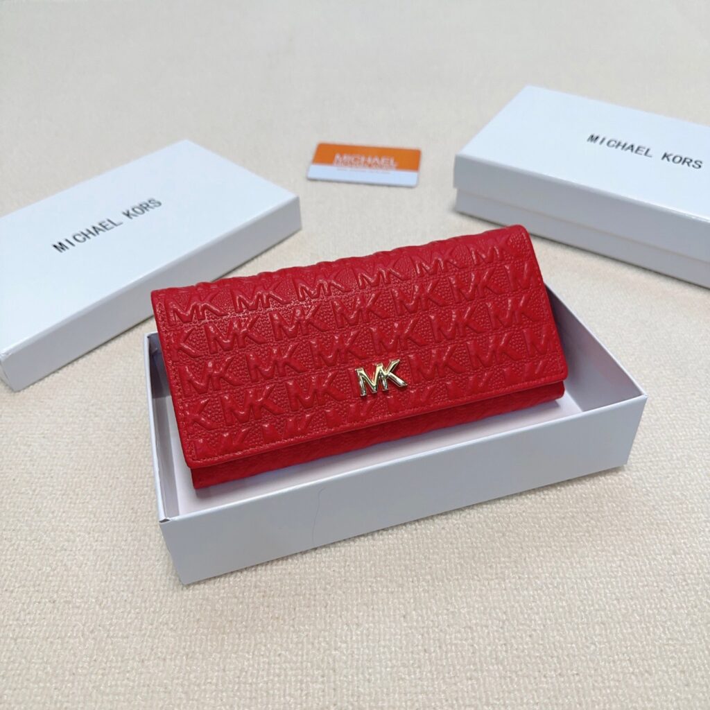 Designer Mk Black Leather Wallet 19 x 10 cm editorial product context 3