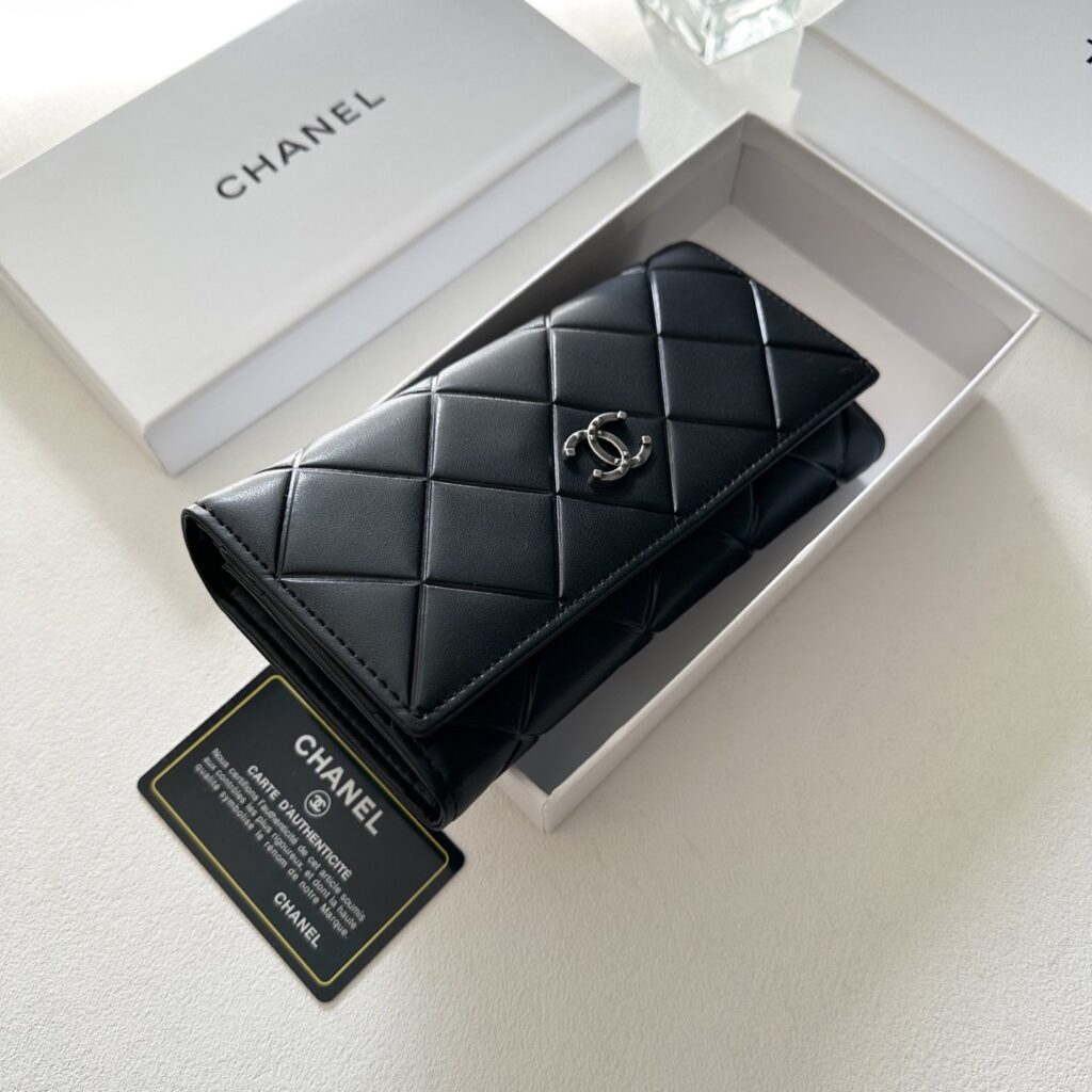 Chanel Black Leather Wallet 19 x 10 cm editorial product context 3