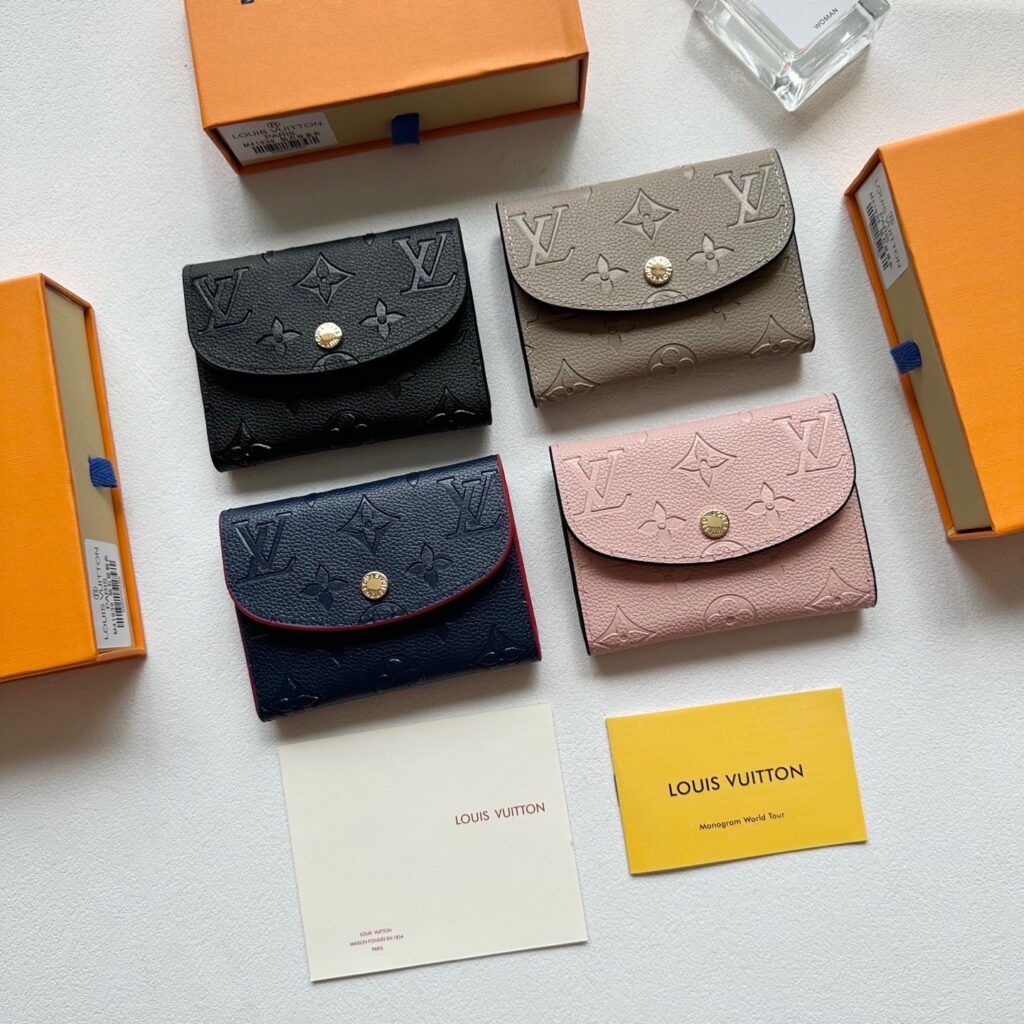 Designer P70 x8x2 11 Wallet 11 x 8 x 2.5 editorial product context 1