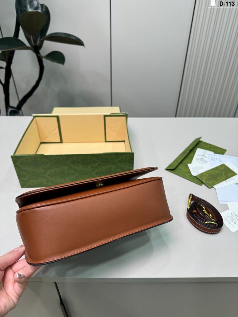 Gucci Blondie Handbag 26 x 14 cm editorial product context 3