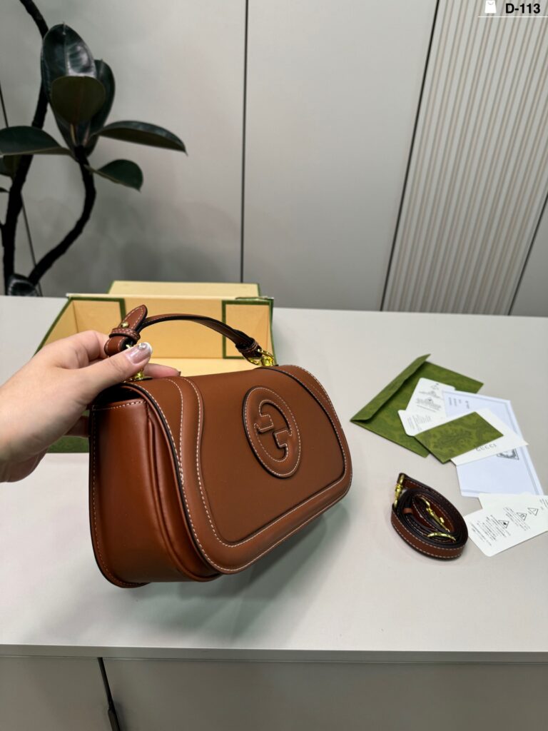 Gucci Blondie Handbag 26 x 14 cm editorial product context 2