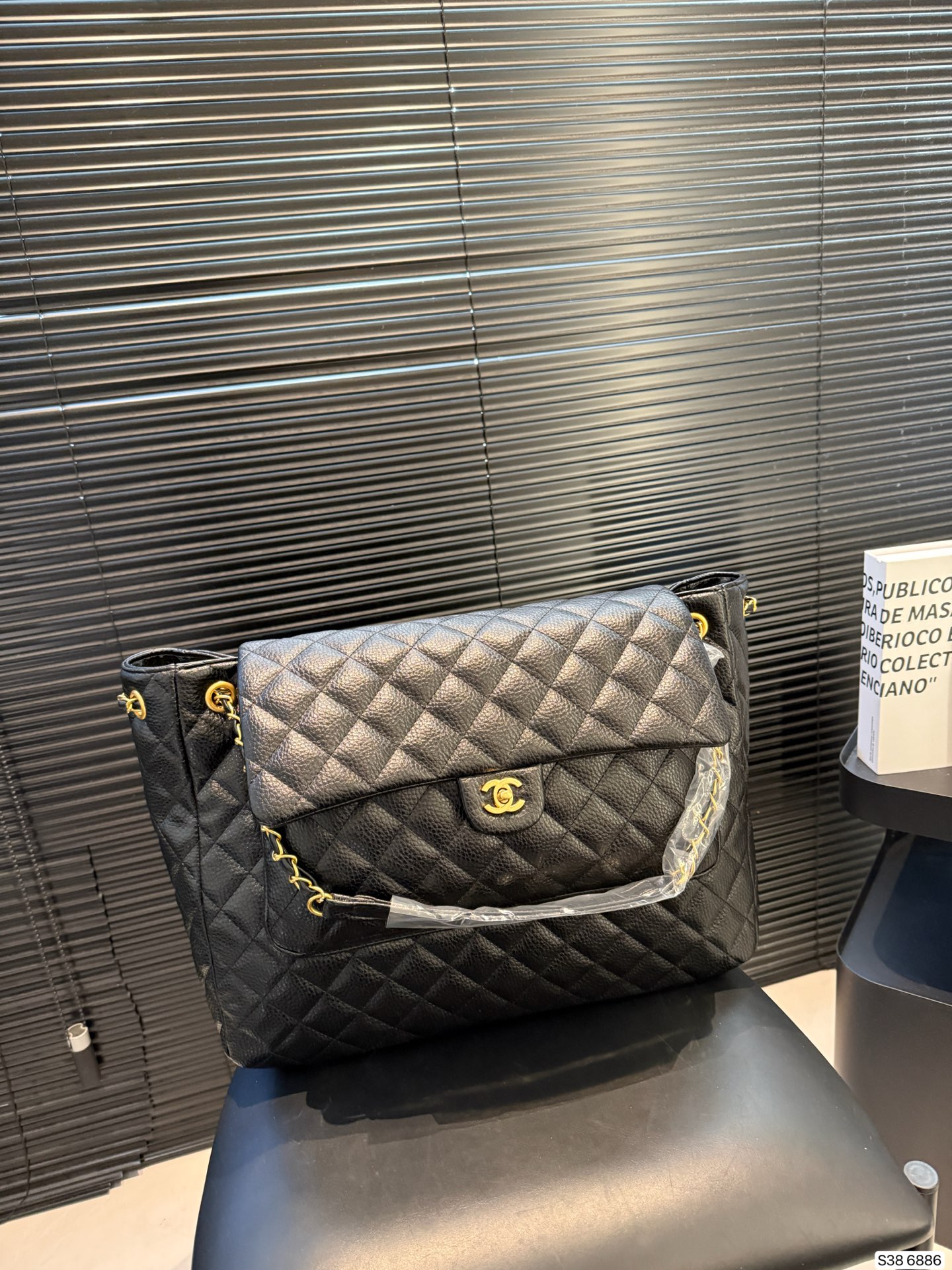 Chanel P225 42 31 6886 Tote Bag