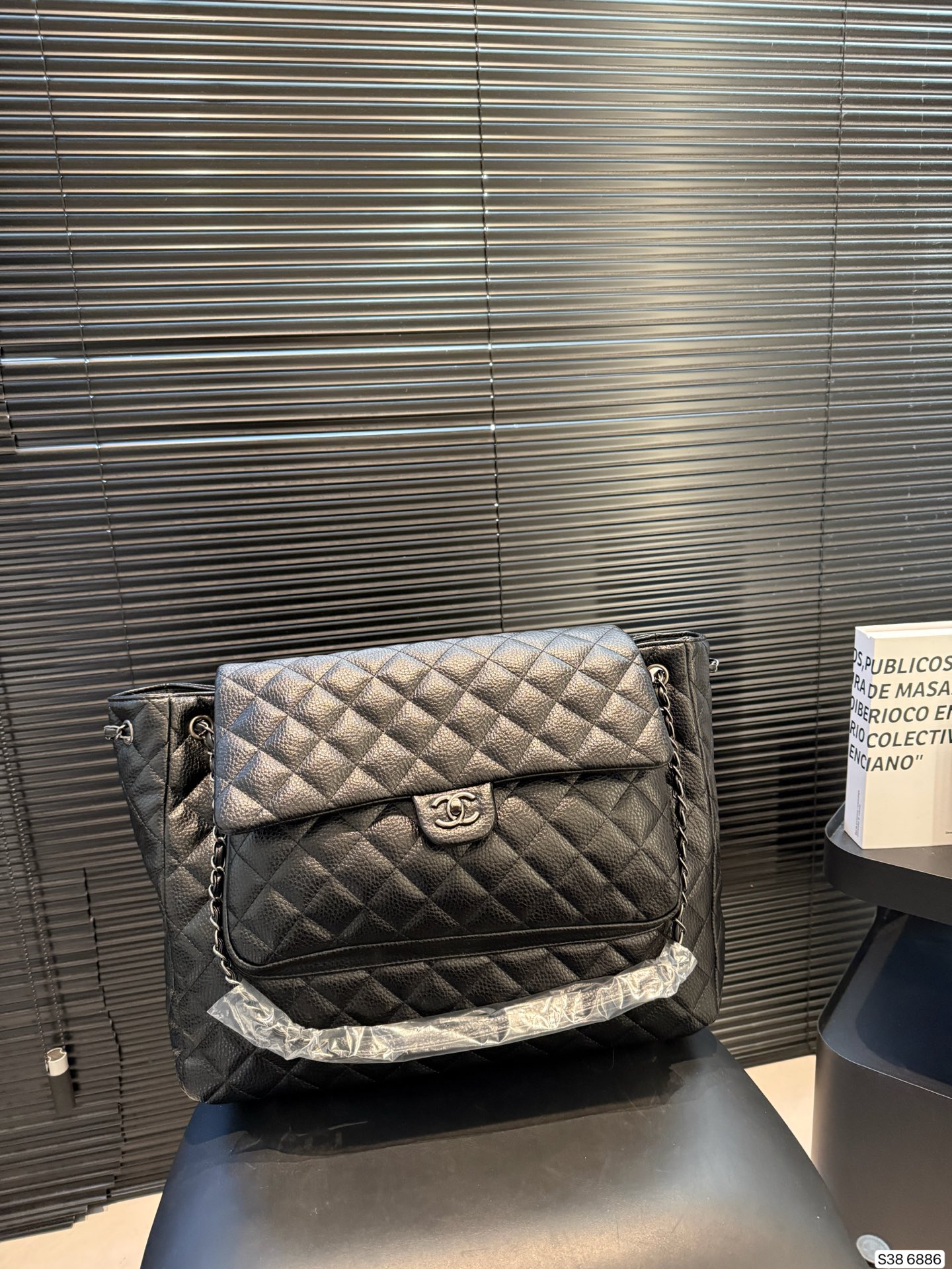Chanel P225 42 31 6886 Tote Bag